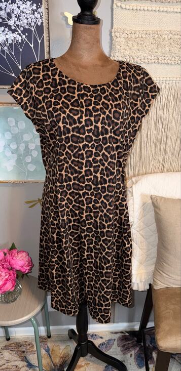Dresses & Skirts - Michael Kors Leopard Print Cap Sleeve Shift Dress Size 14 EUC